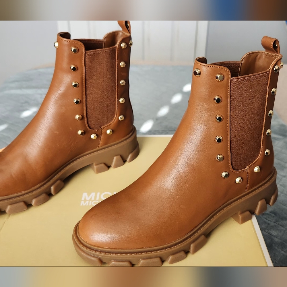 NWOT Michael Kors Leather Ridley Booties. Size 5. - Picture 13 of 14